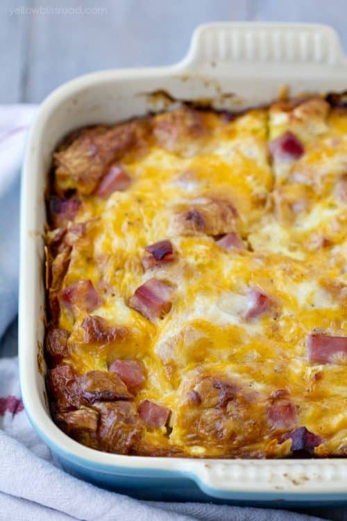 Baked-Croissant-Breakfast-Casserole