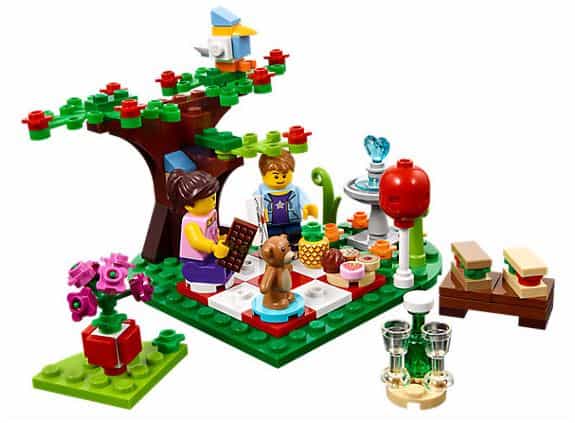 LEGO Romantic Valentine Picnic Set
