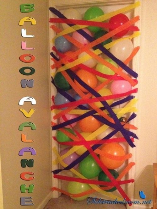 How to make a bedroom door balloon avalanche