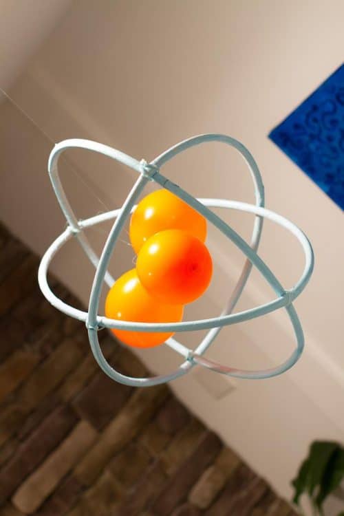 How to make an Atom with Balloons & Hula Hoops