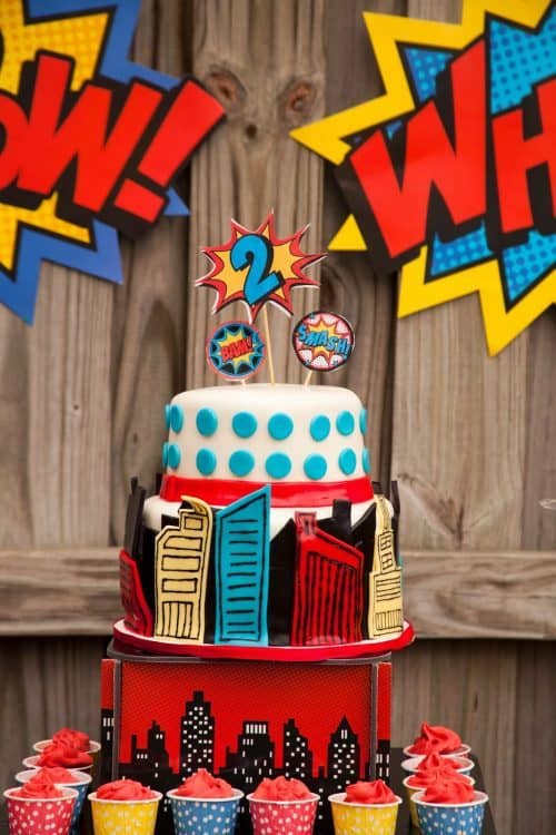 Adorable Superhero cake idea for birthday party