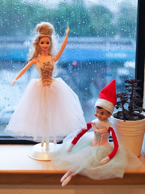 elf on the shelf fashion show with barbie clothes
